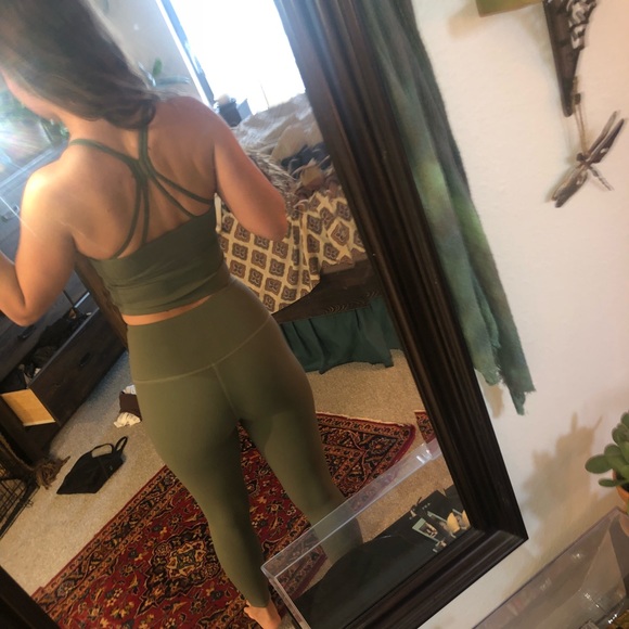 carbon 38 GREEN workout crop - Picture 1 of 8